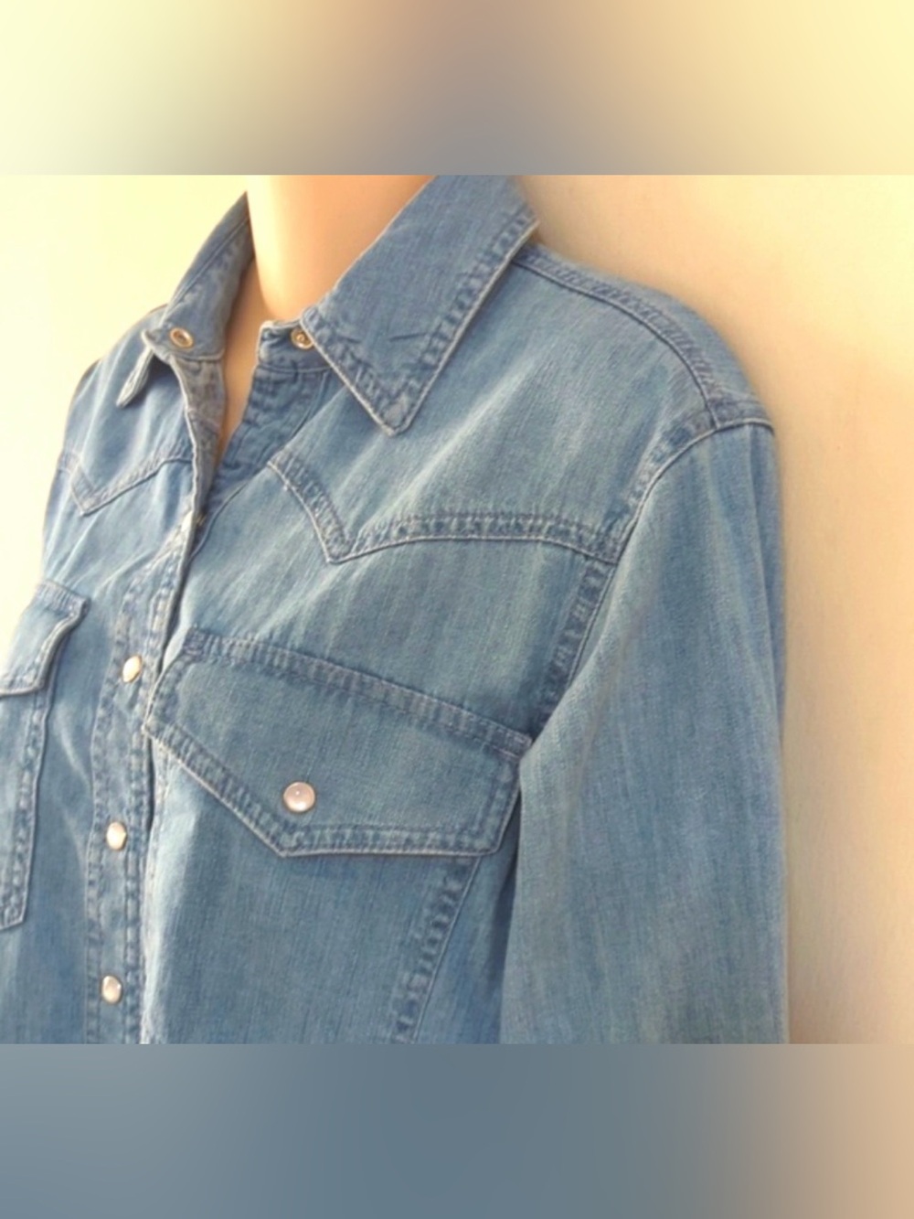 Banana Republic Sedona Light Wash Blue Denim Western Shirt w Pearly Snap Buttons